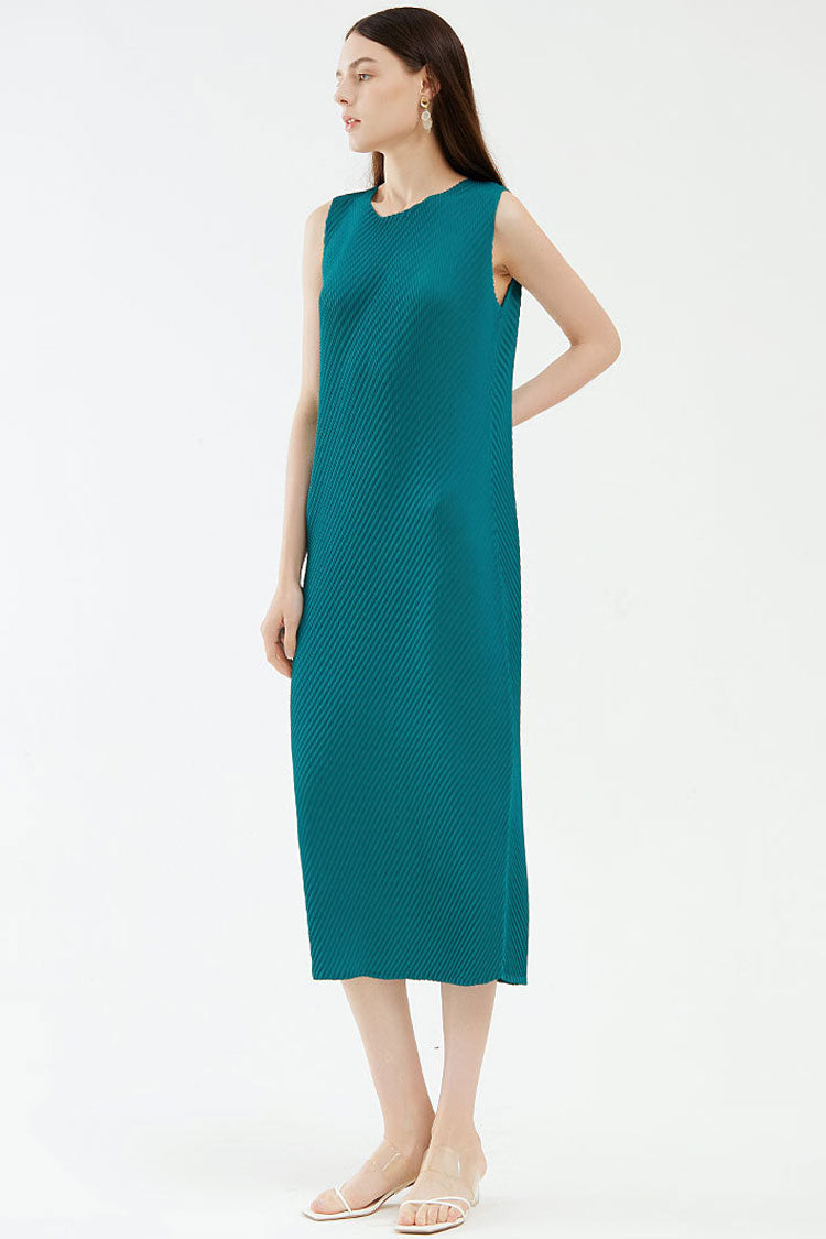 Diagonal Plissé Crew Neck Sleeveless Sheath Midi Dress
