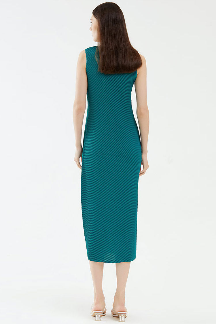 Diagonal Plissé Crew Neck Sleeveless Sheath Midi Dress