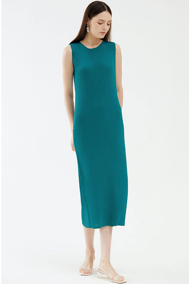 Diagonal Plissé Crew Neck Sleeveless Sheath Midi Dress