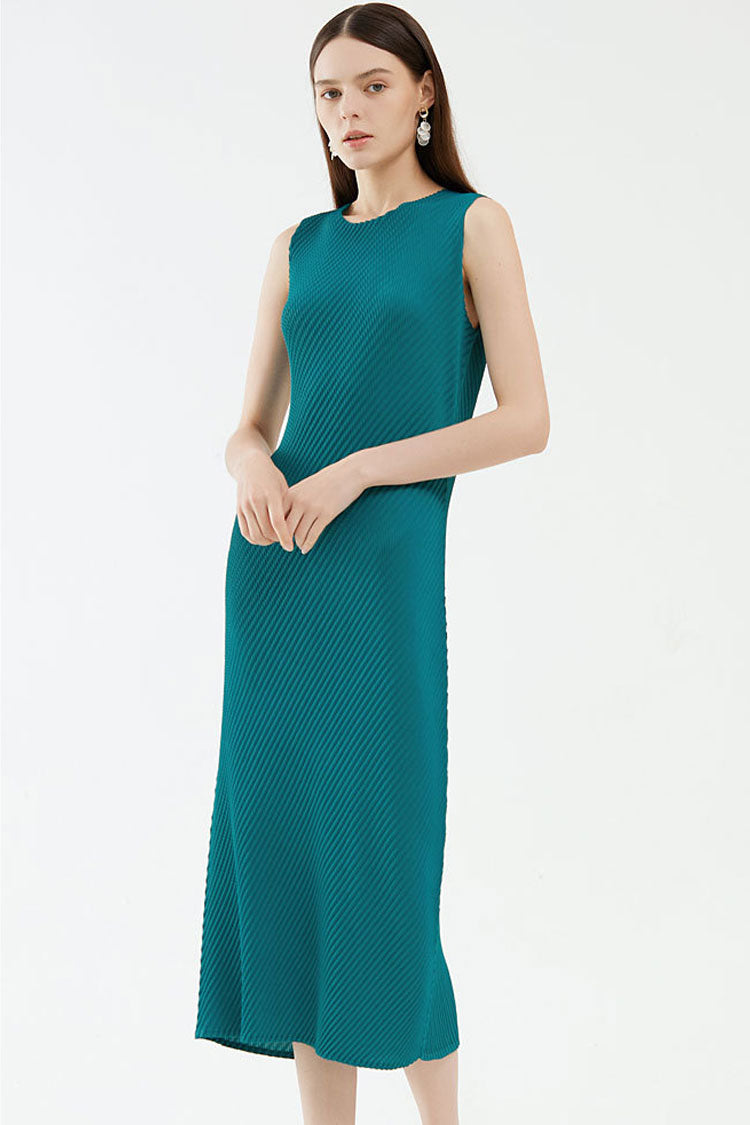 Diagonal Plissé Crew Neck Sleeveless Sheath Midi Dress