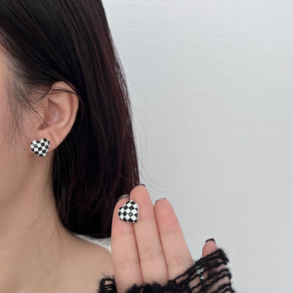 Heart plaid stud earrings
