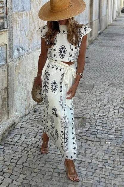 Off-white Skirt and Black Printed Tights Two-piece Set