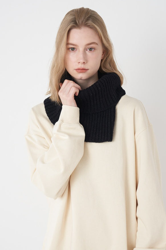Wool Blend Solid Knitted Removable Buttoned Scarf