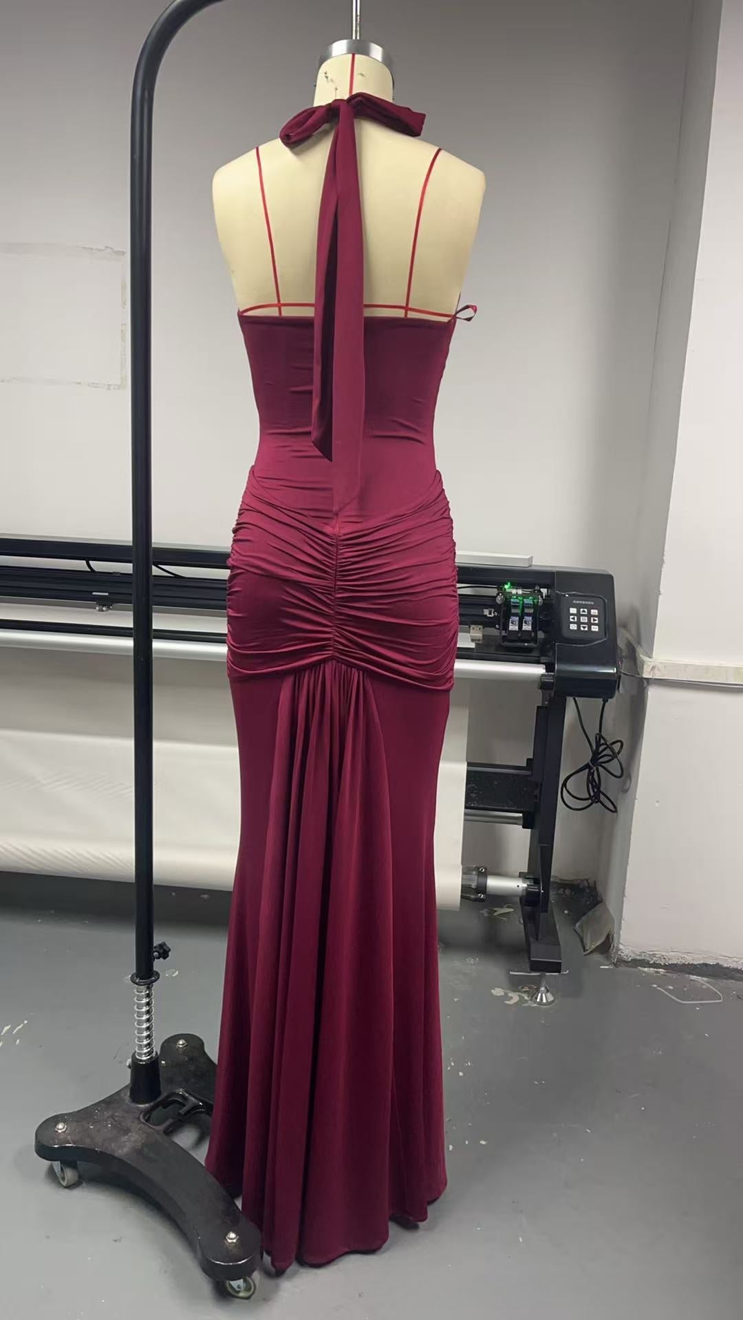 Deep V Halter Neck Gown with Train Elegant Women_Dress