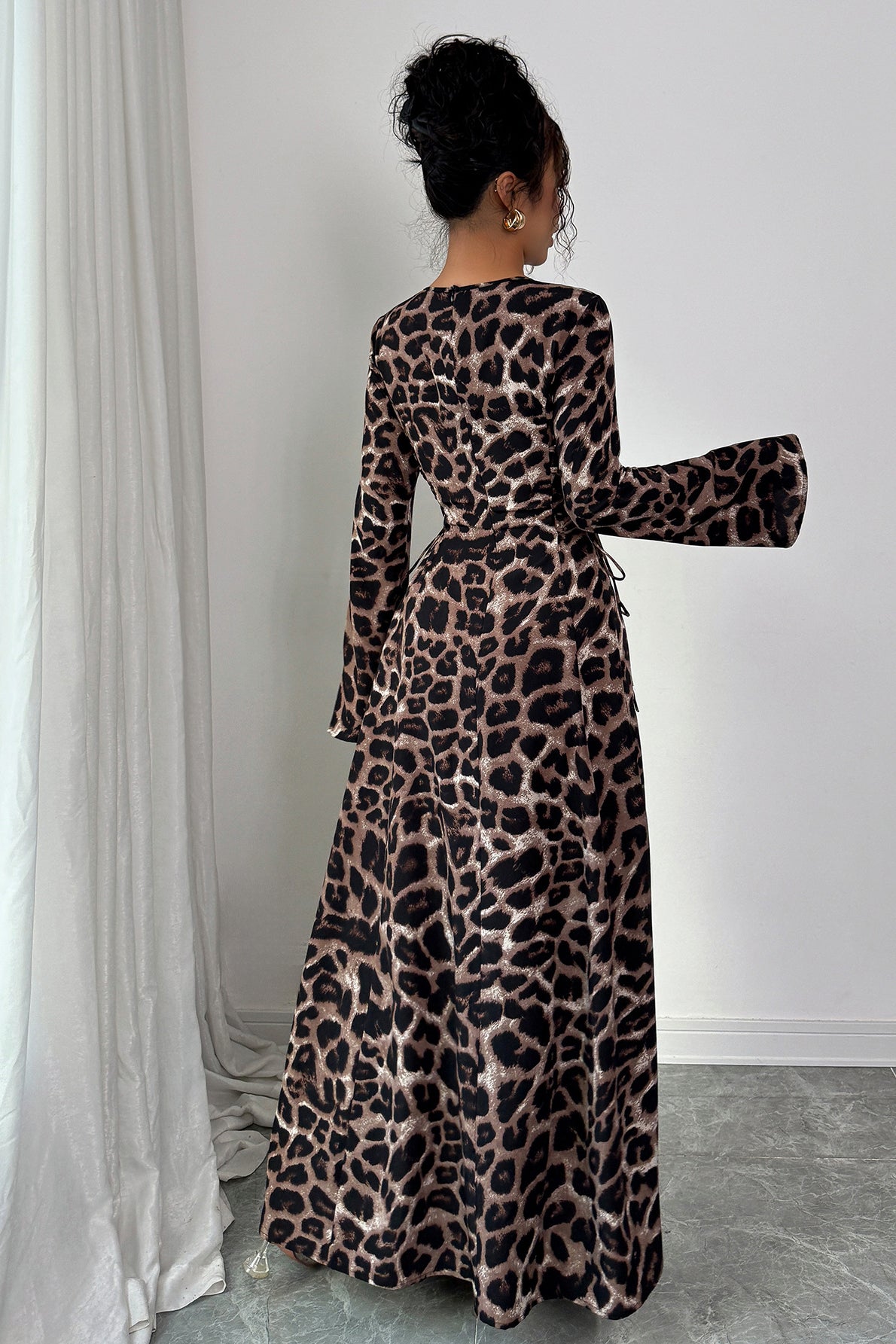 Chic Leopard Long Sleeve Maxi Dress