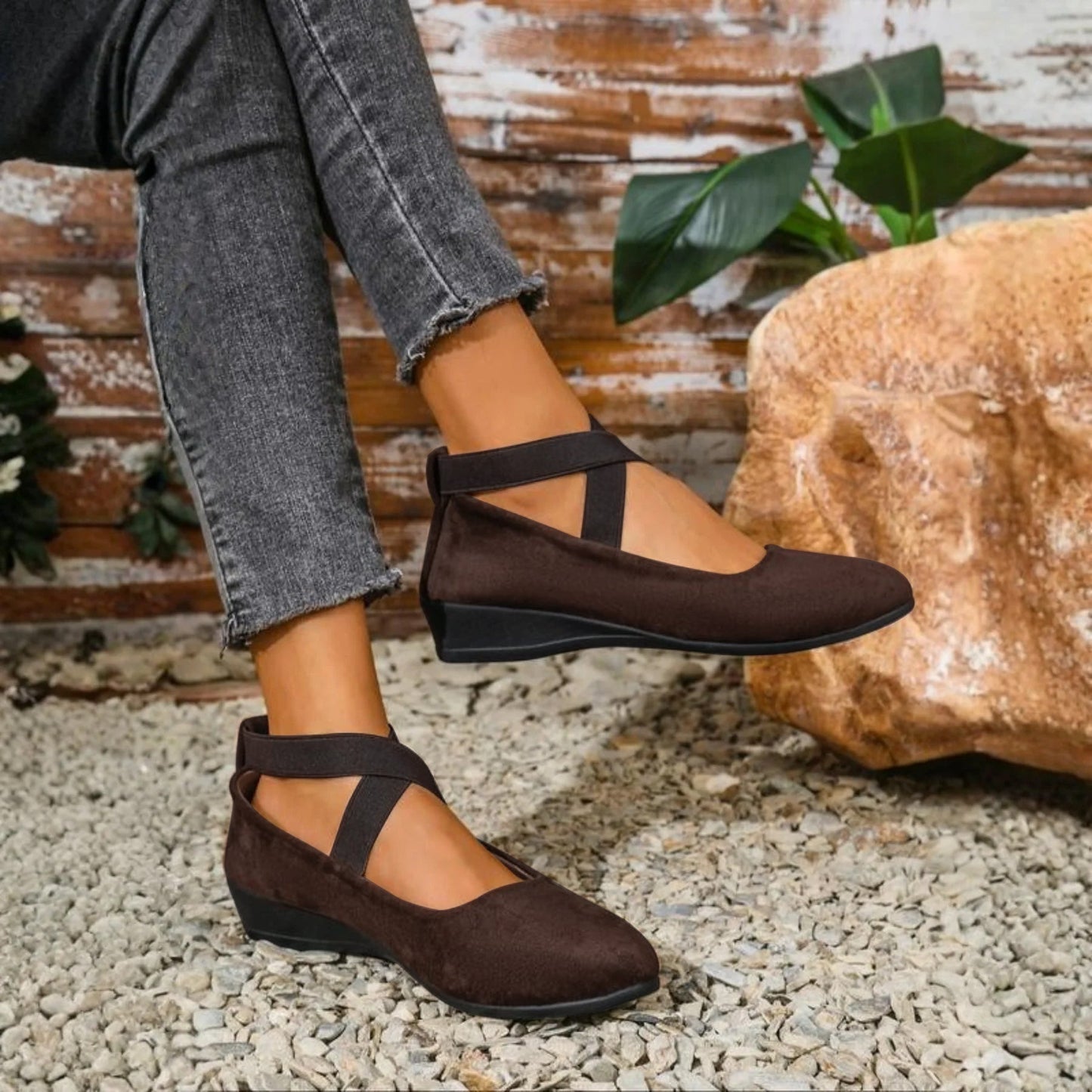 Lila | Closed Wedge Shoes