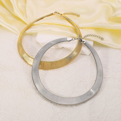 Ribbed metal solid chain necklace