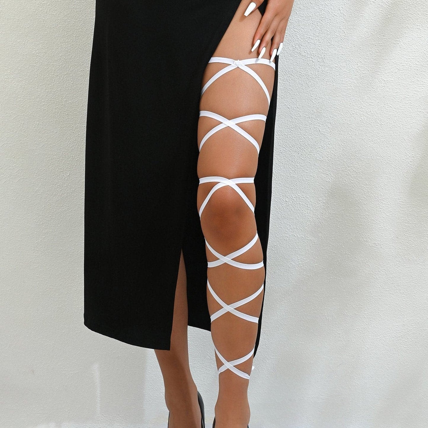 Wrapped solid hollow out cross thigh chain