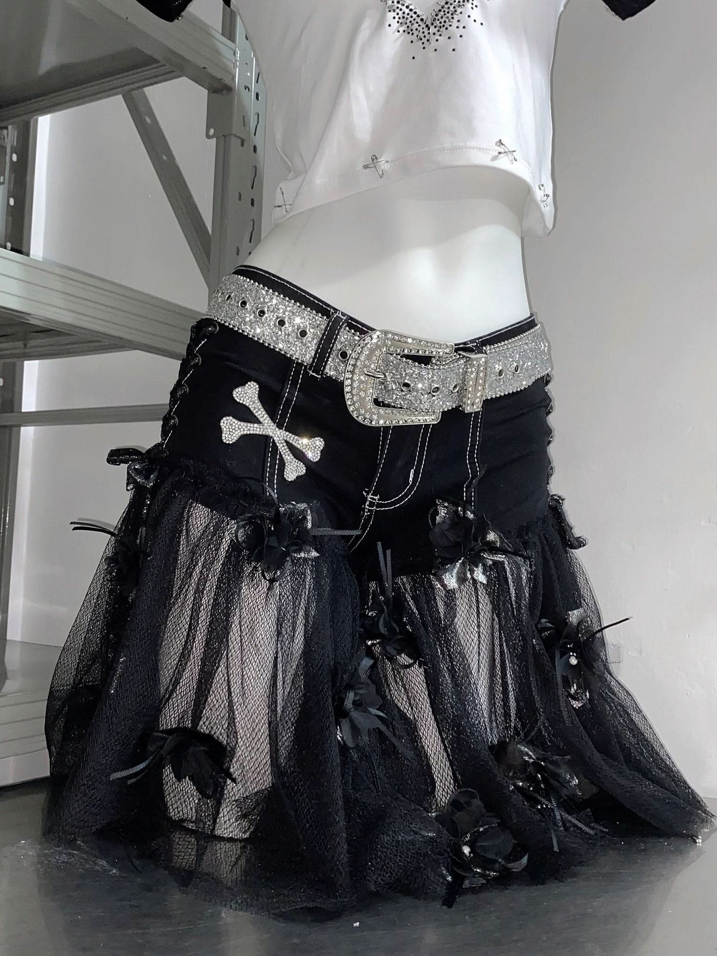 Cross pattern beaded mesh flower applique short pant set