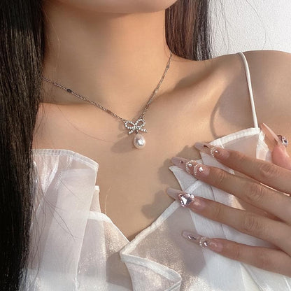 Faux pearl pendant chain necklace