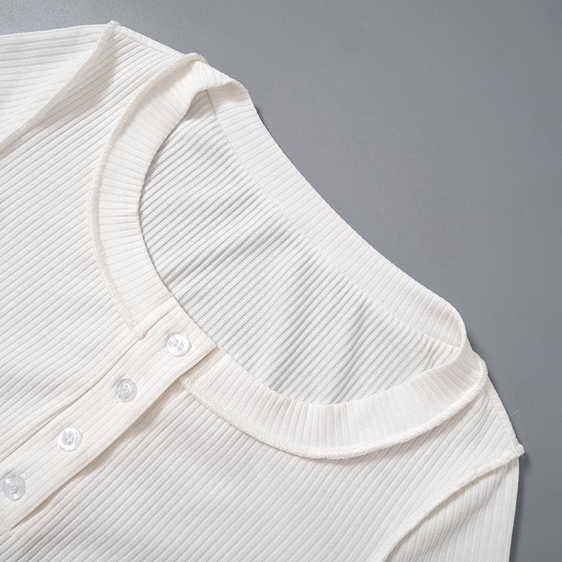 Button ribbed stitch long sleeve solid crop top