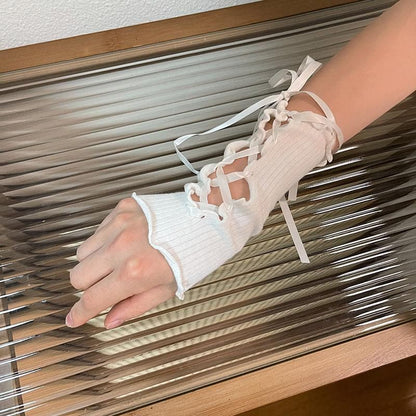 Ruffle lace up solid gloves