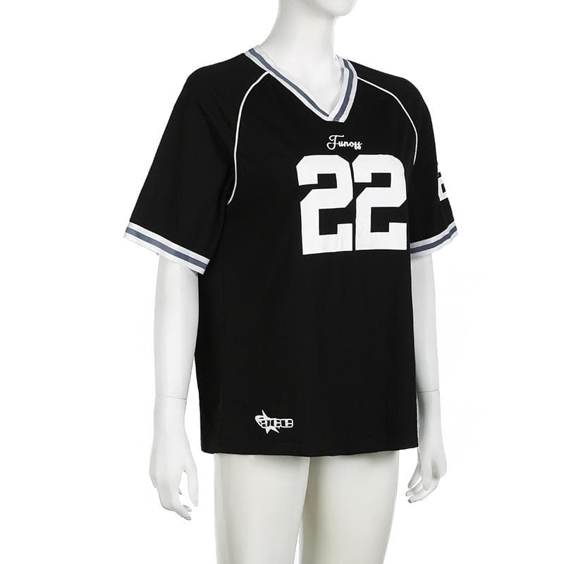 Short sleeve stitch “22” print v neck top
