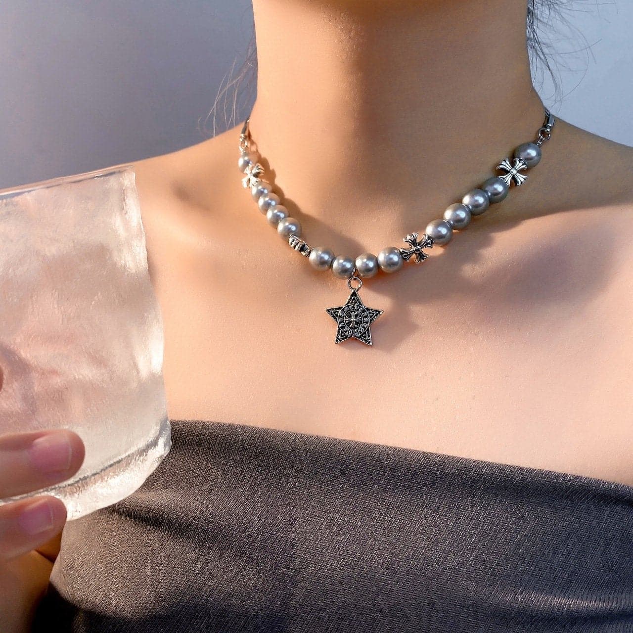 Star pendant faux pearl choker necklace