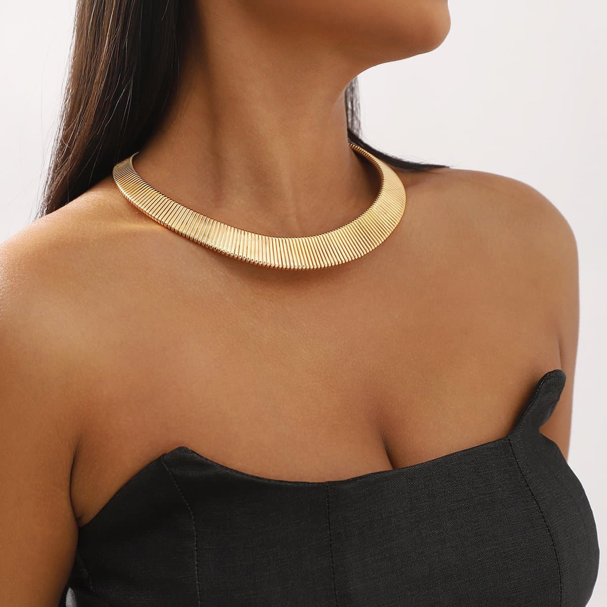 Ribbed metal solid chain necklace