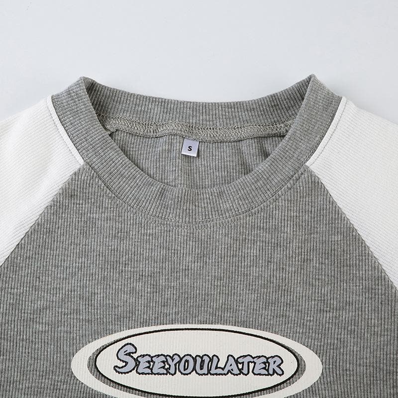 Short sleeve contrast letter pattern top