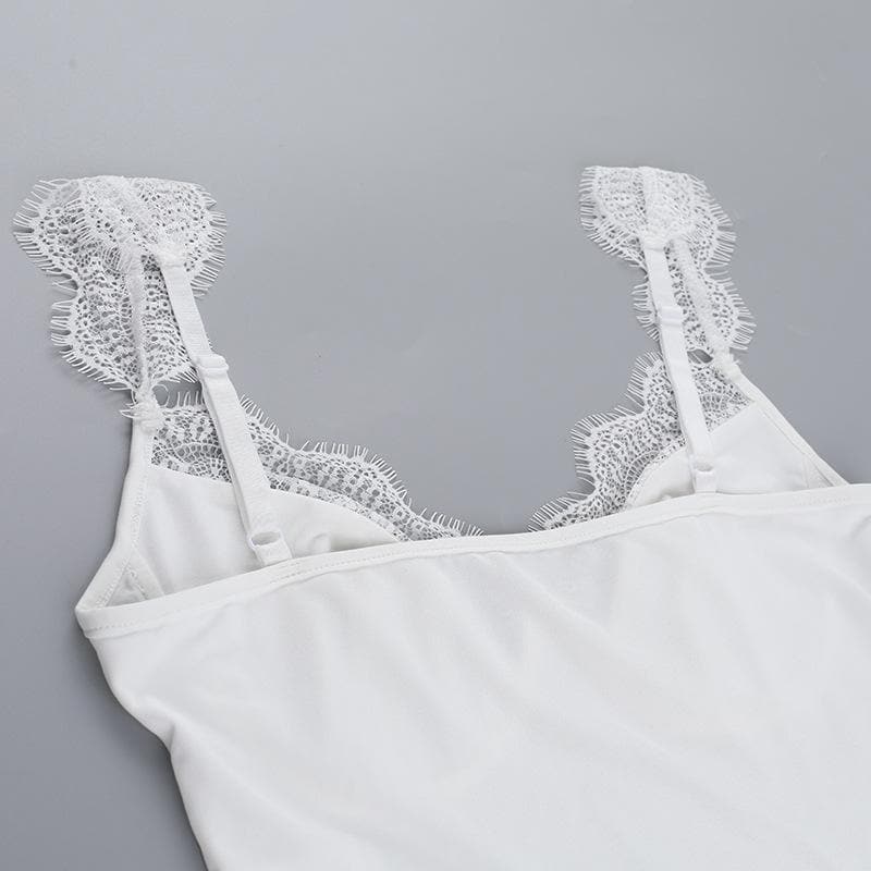 V neck lace hem flower applique cami top