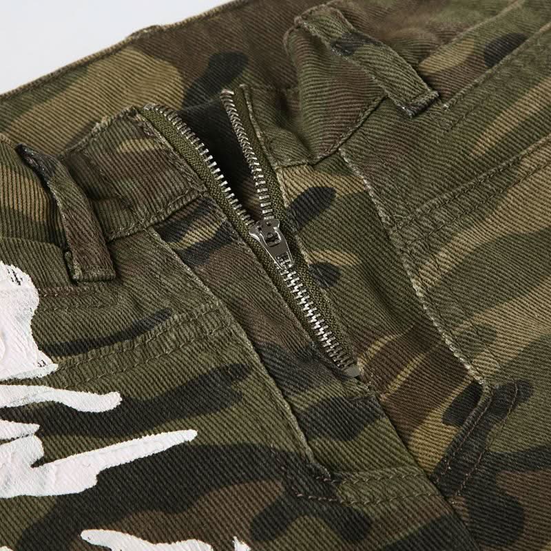 Camouflage zip-up pocket medium rise jeans