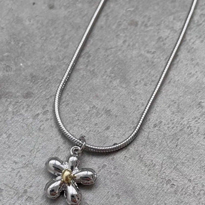 Metal chain flower pendant necklace