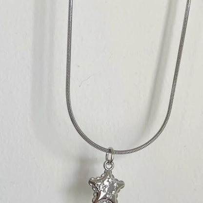Metal chain flower pendant necklace
