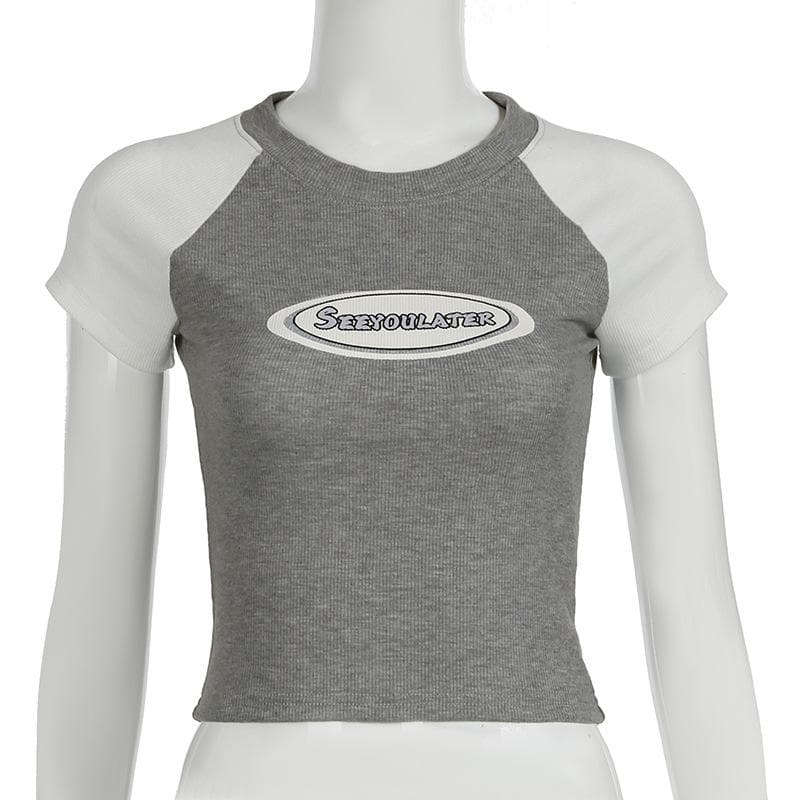 Short sleeve contrast letter pattern top