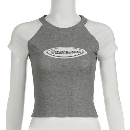 Short sleeve contrast letter pattern top
