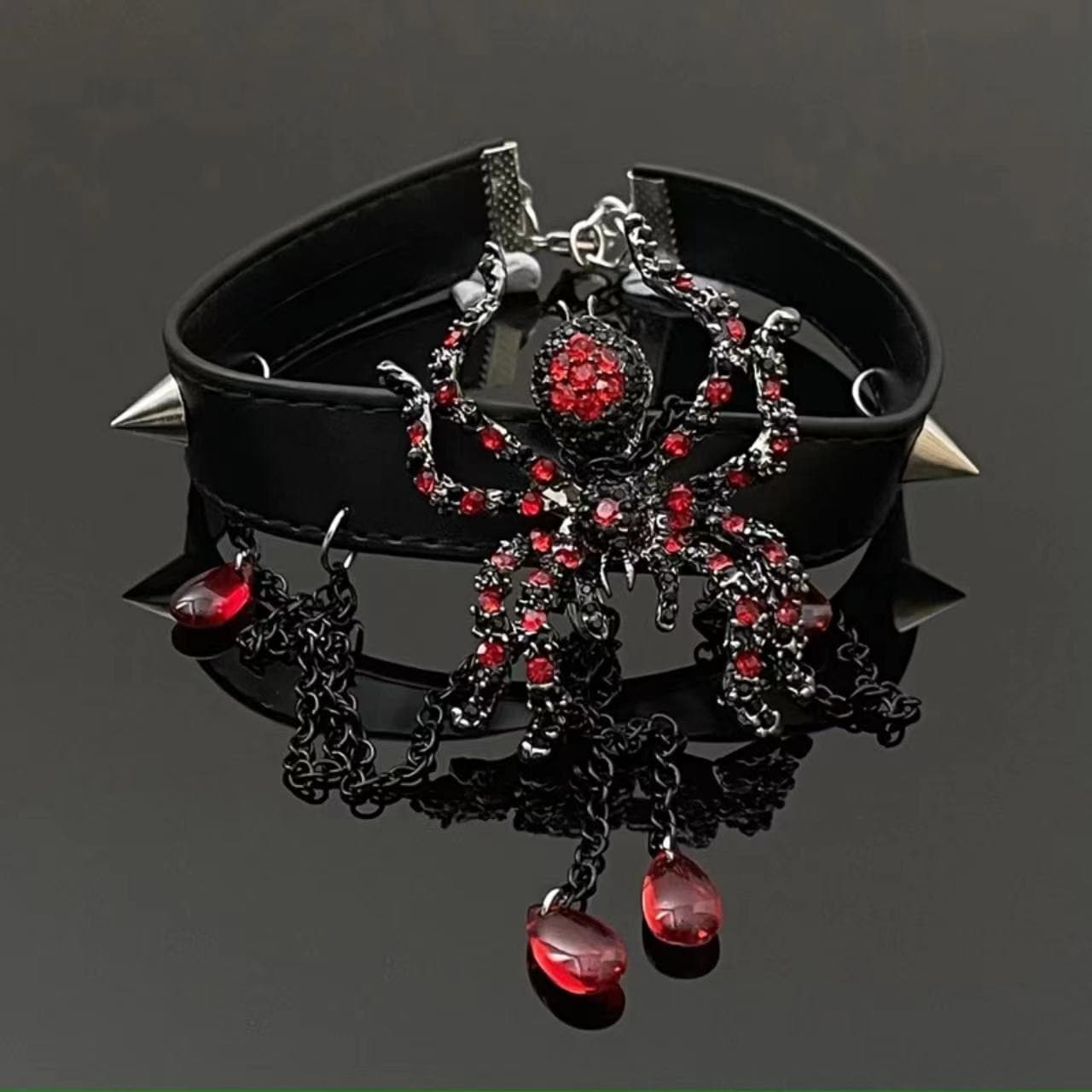 Spider pendant rhinestone rivet choker necklace