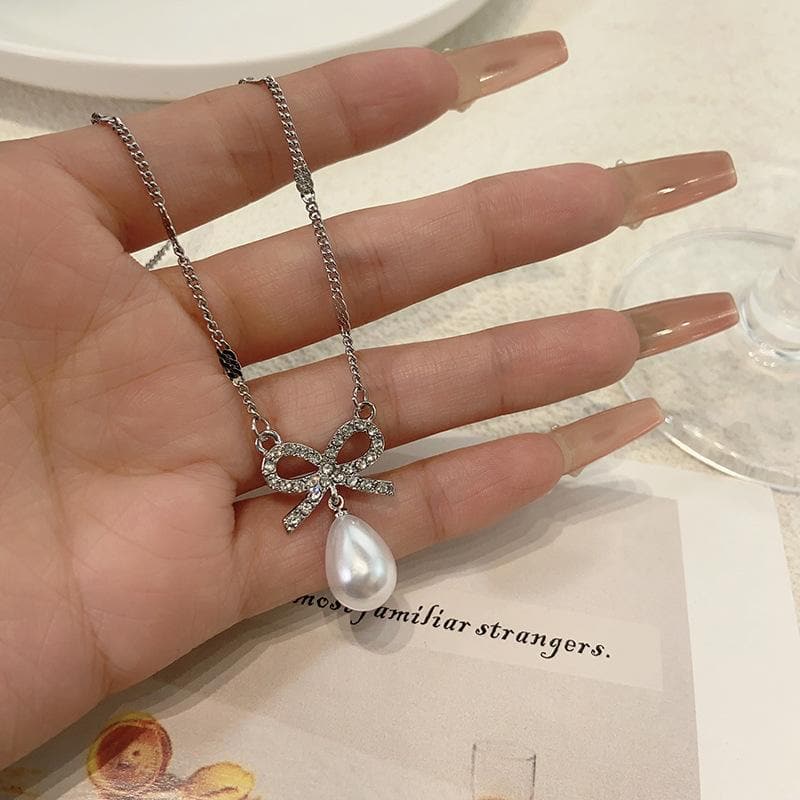 Faux pearl pendant chain necklace