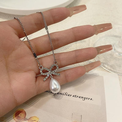 Faux pearl pendant chain necklace