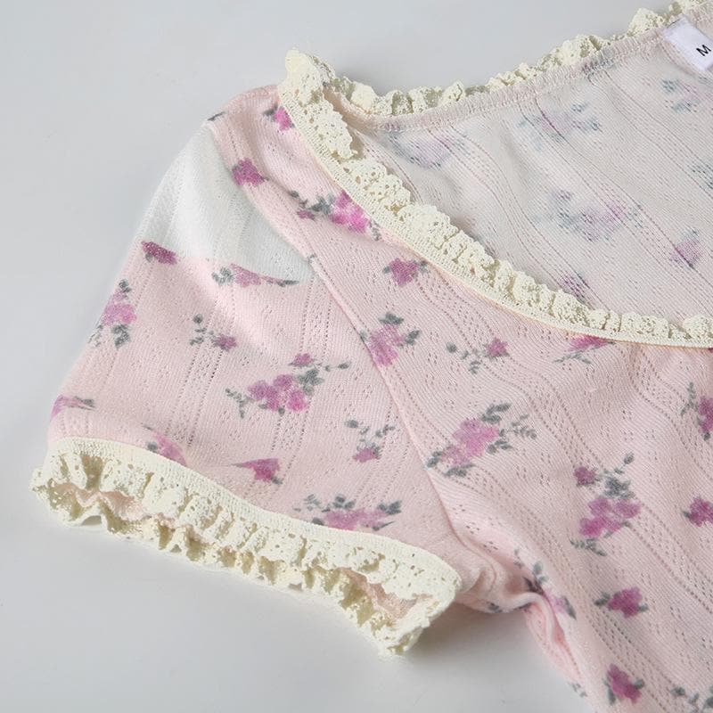 Short sleeve lace hem flower applique print textured crop top