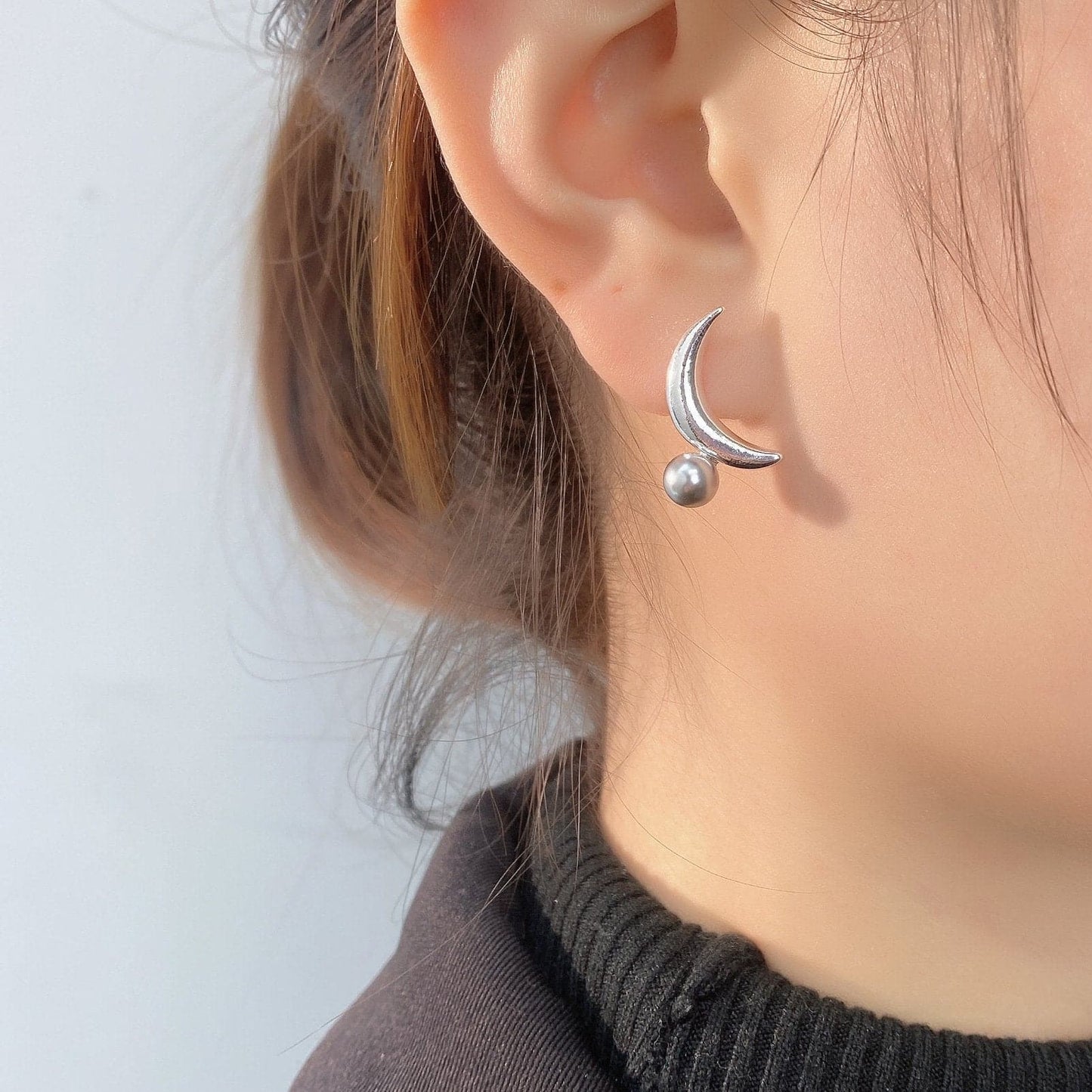 Moon decor faux pearl stud earrings