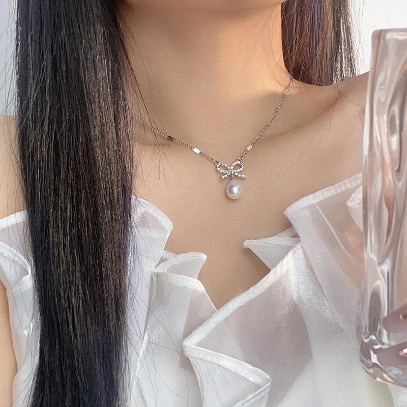 Faux pearl pendant chain necklace