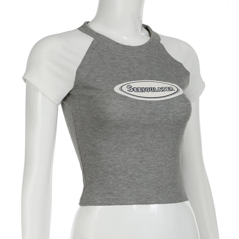 Short sleeve contrast letter pattern top