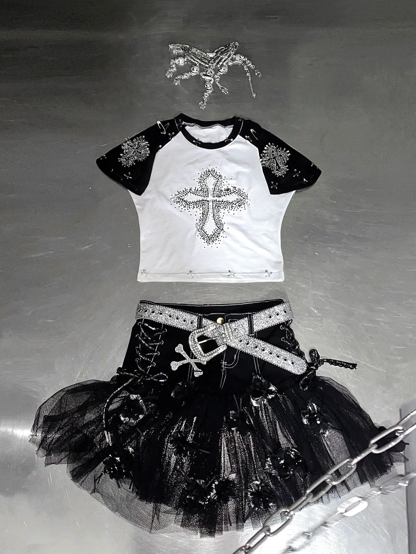 Cross pattern beaded mesh flower applique short pant set