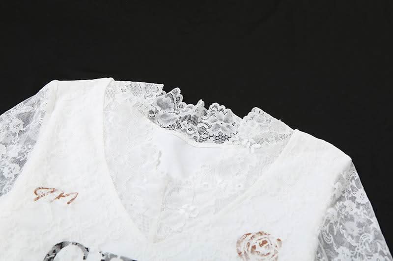 Long sleeve v neck lace print top