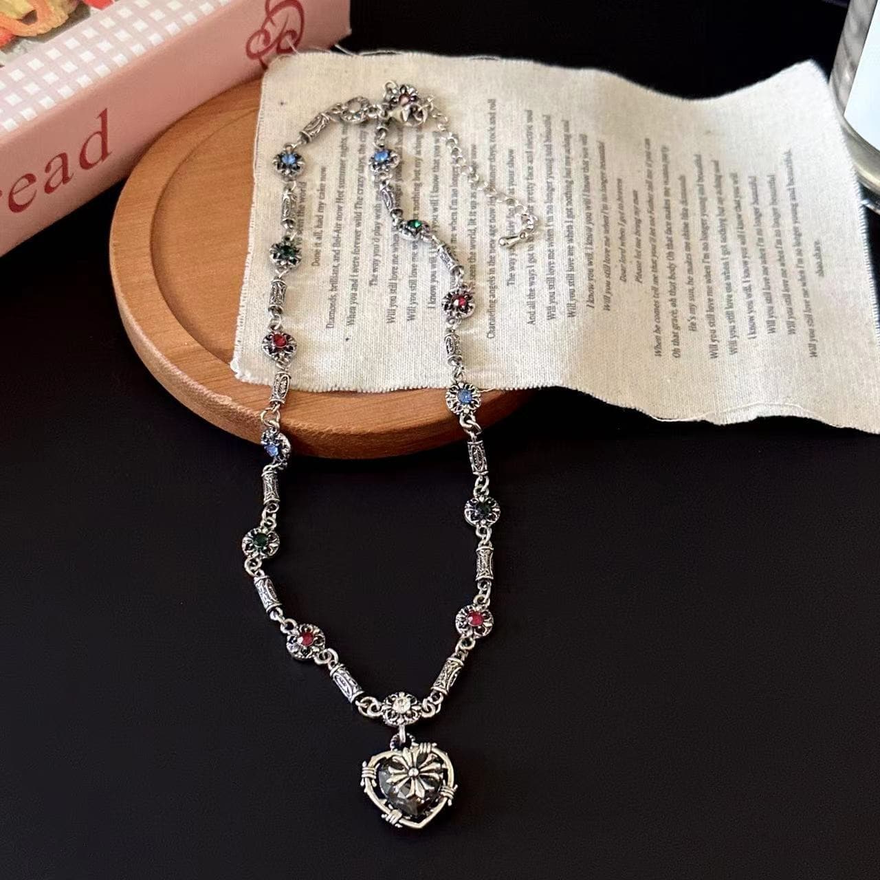 Heart pendant flower rhinestone necklace