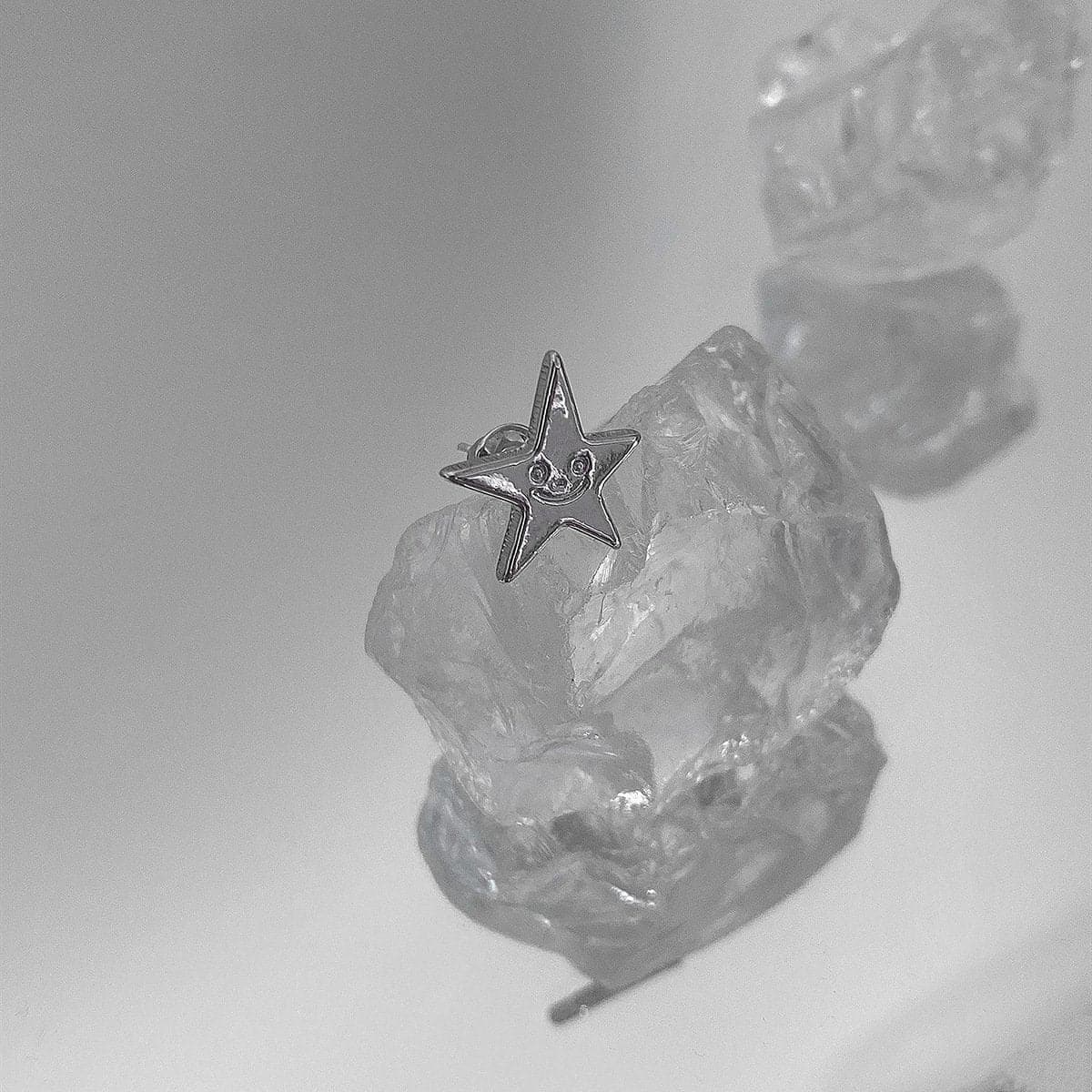 Smiling star solid stud earrings