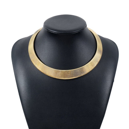 Ribbed metal solid chain necklace