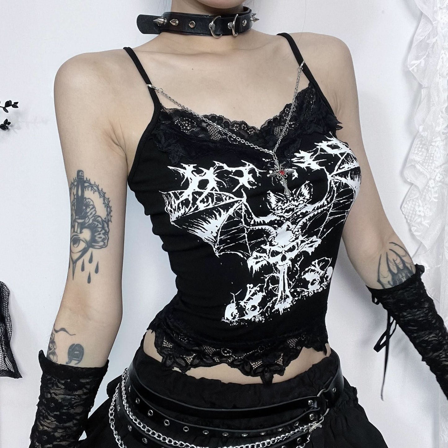 V neck abstract bat print lace hem cami top