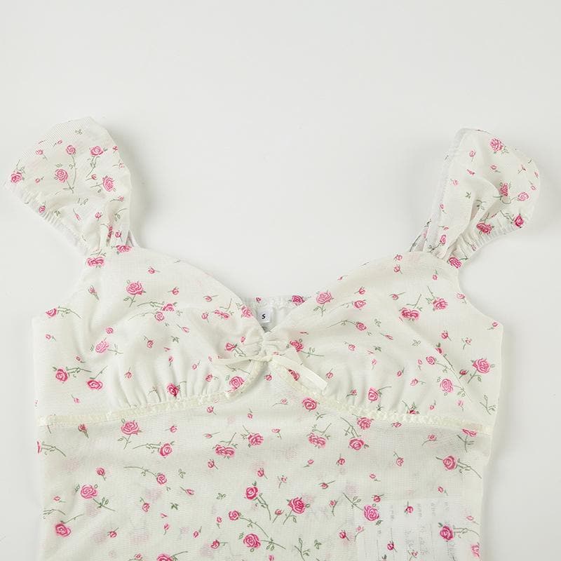 Short puff sleeve rose print lace hem ruched top