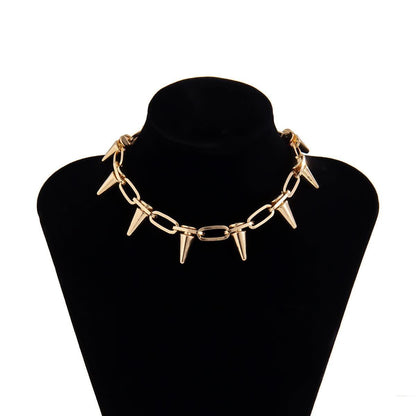 Rivet decor metal chain choker necklace