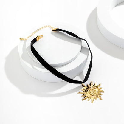 Sun pendant velvet choker necklace