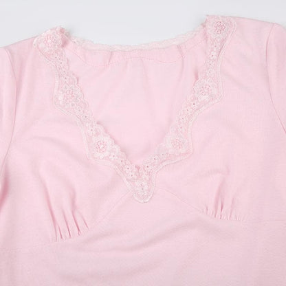 Short sleeve v neck ruched lace hem top
