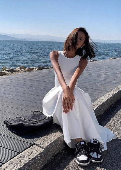 Isla Flowy Maxi Dress – Sleeveless White Summer Dress with Pockets