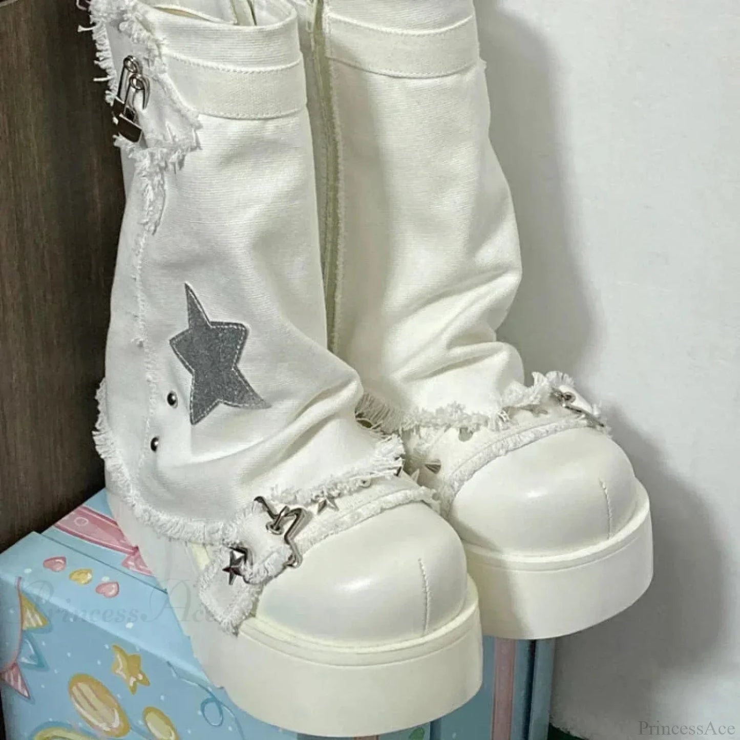 Sweet Lolita Canvas Y2K High-Heeled Gothic Boot

Modified Title: Charming Lolita Fabric 2000s Tall Gothic Boot