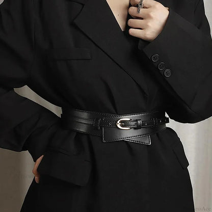 Synonyms: Gothic - medieval, Leather - hide, Pin - peg, Buckle - clasp

PU medieval hide peg clasp Belt