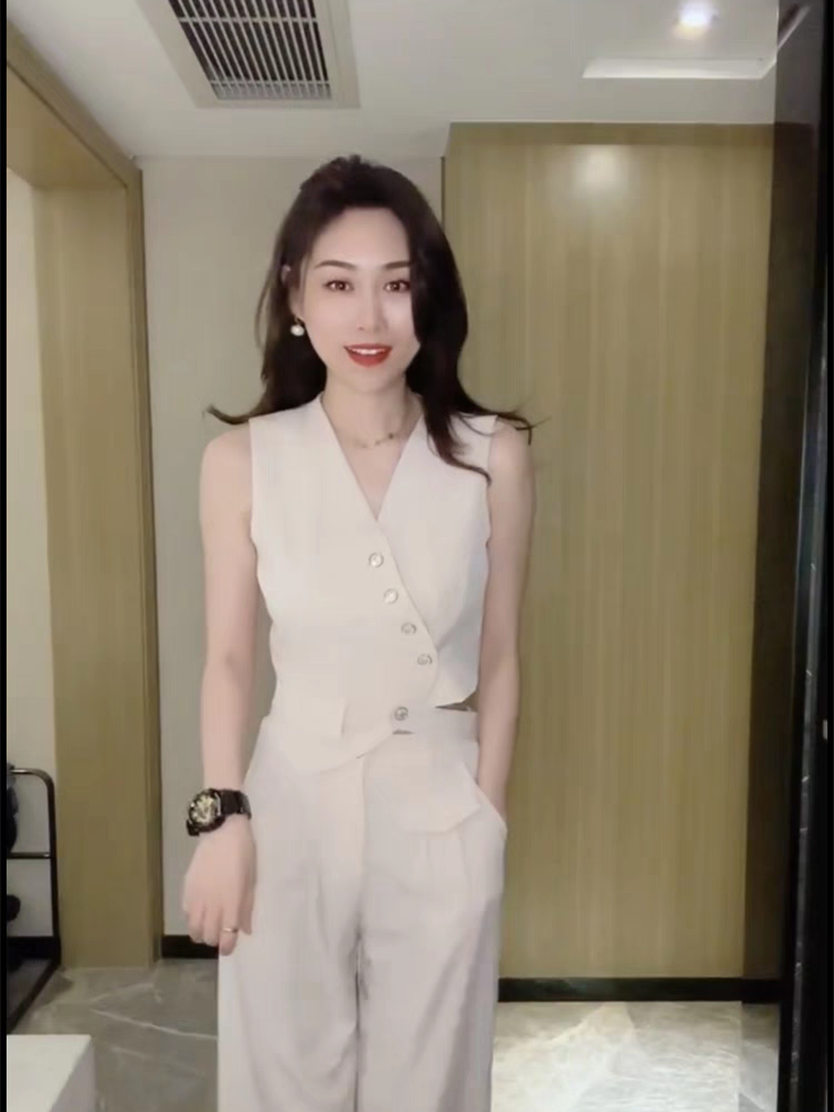 Waist Coat Vest & Ankle Length Pants Coord Set